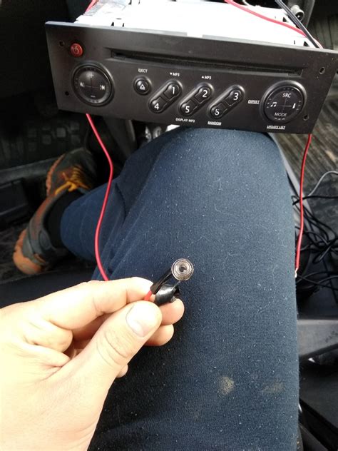 Использование aux на iPhone 11 в автомобиле