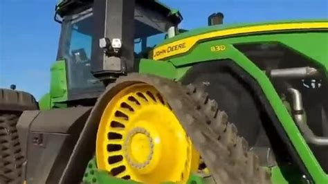 Настройте и активируйте навигацию на тракторе John Deere