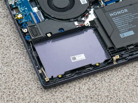 Установка SSD-накопителя на Honor MagicBook 15