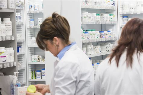 Консультация фармацевта в аптеке