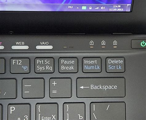 Месторасположение модуля беспроводной связи на ноутбуке Packard Bell