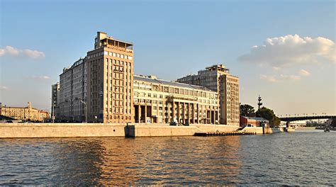 Символическое значение уникального сиденья на патриаршеской набережной