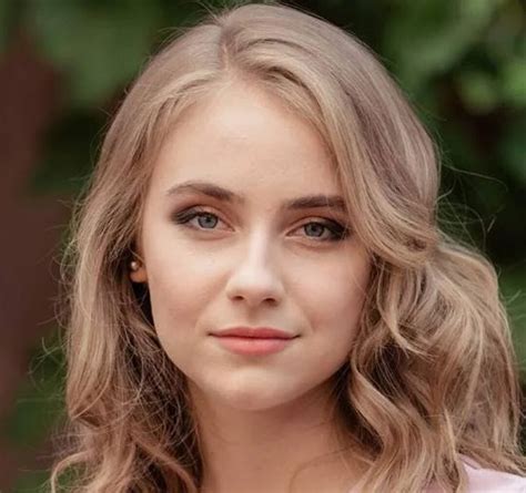 С детства суждено было зажечь звезду: ранние шаги Кони Демико в мире шоу-бизнеса
