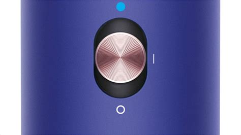 Включение режима холодного воздуха на фене Dyson