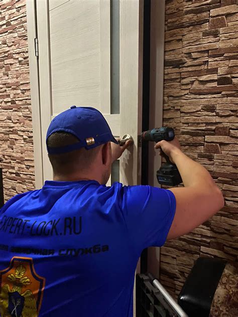 Вызвать специалиста по вскрытию замков