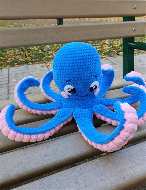 Игрушка из плюшевой пряжи: осьминожка