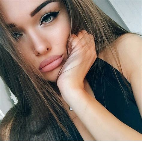 Как создать идеальное селфи груди