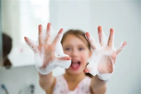 Мифы и заблуждения о мытье рифленого стекла на кухне