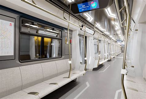 Нарезание и склеивание деталей поезда метро