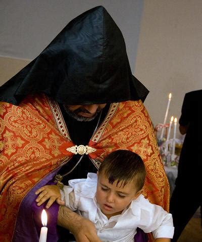 Одежда ребенка для крещения в армянской церкви