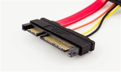 Передача данных через разъемы 15 pin SATA