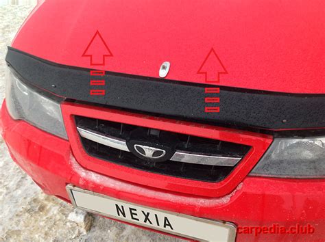Поднятие капота автомобиля