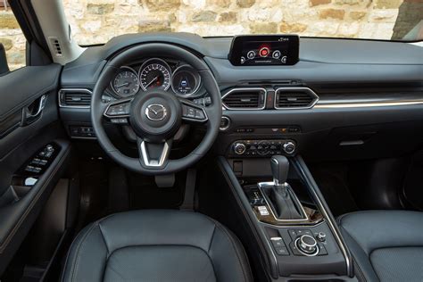 Преимущества использования автохолда на Mazda CX-5
