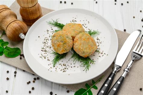 Рецепт 2: Рыбные котлеты на пару