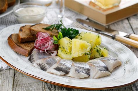 Селёдка с картофельным пюре