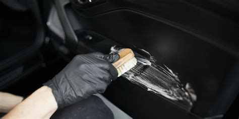 Уход за кожаными деталями