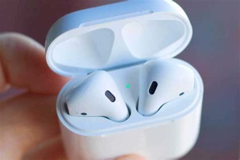 Шаг 2: Подключение AirPods к ПК через кабель