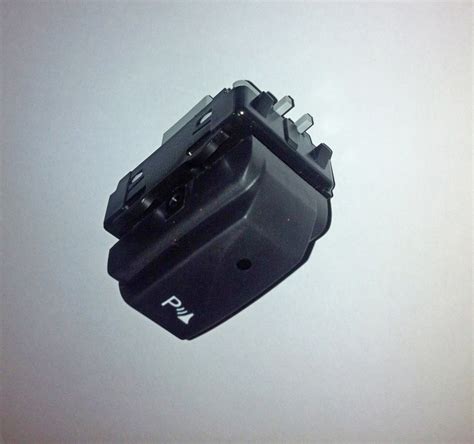 Шаг 2: Поиск кнопки включения HDMI