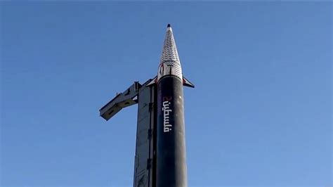 Шаг 5: Добавление интерактивных элементов на остров