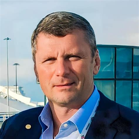Биография и карьера