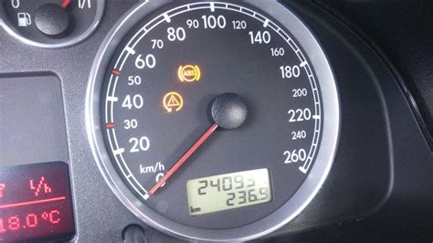 Значение лягушки на педали тормоза в автомобиле