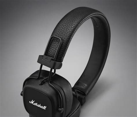 Насколько заряжены наушники Marshall Major 4