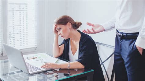 Определите причину поведения