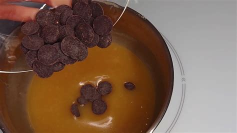 Шоколадная карамель с орехами